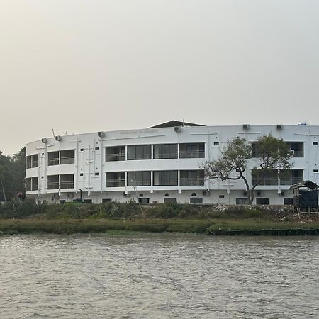 Ichhamati Hotel And Restaurant Hasnabad Екстериор снимка